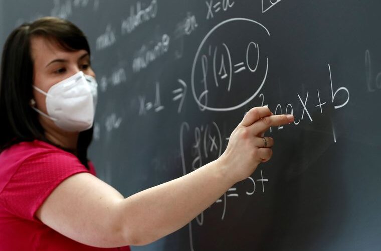 У Києві на COVID-19 хворіє майже тисяча вчителів