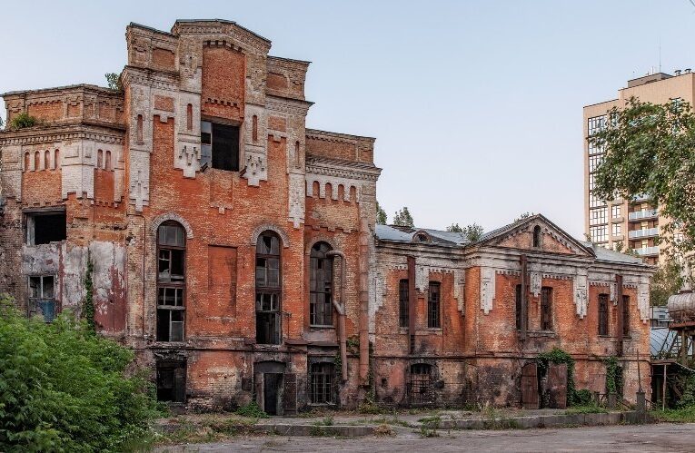 В Киеве ревитализируют заброшенный ликеро-водочный завод: что там будет